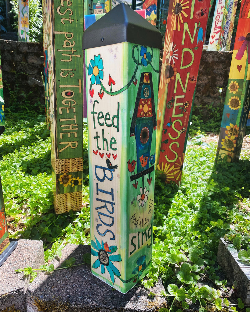 A new pole is here to remind you to Feed The Birds 🪺