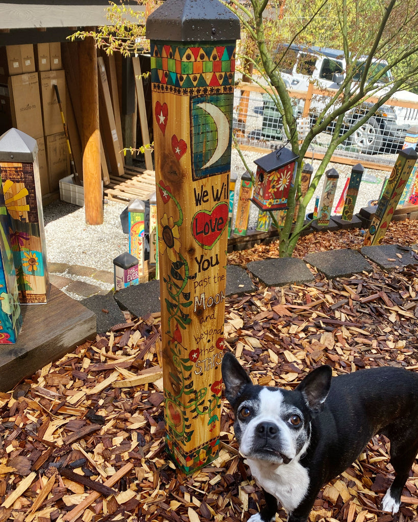 Gidget modeling for this sweet memorial pole ✨